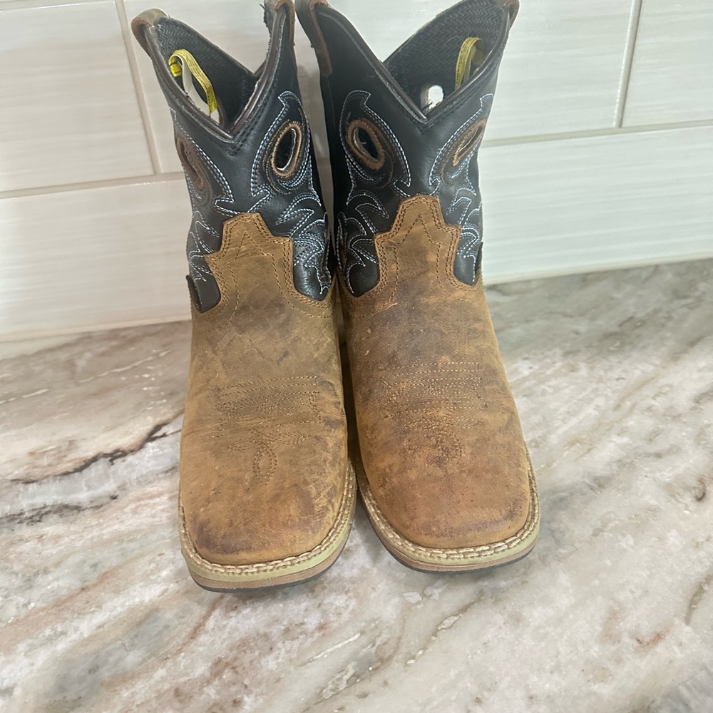 Dan Post Size 1.5 Boys Western Boots, Cowboy Boots